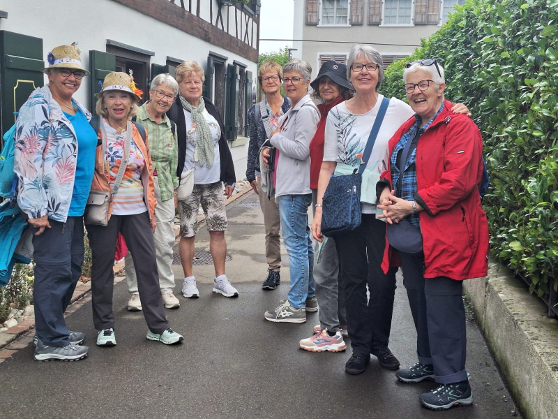 Die beiden organisatorinnen Kathrin und Ruth mit Turnkolleginnen